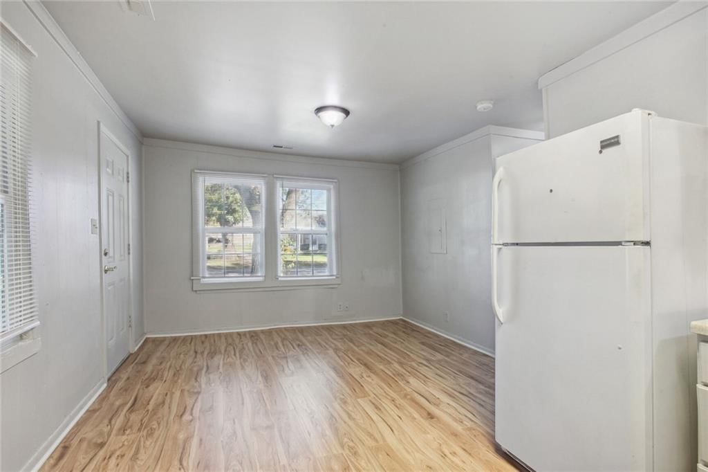 Photo 11 of 16 - 325/327 E Park Street