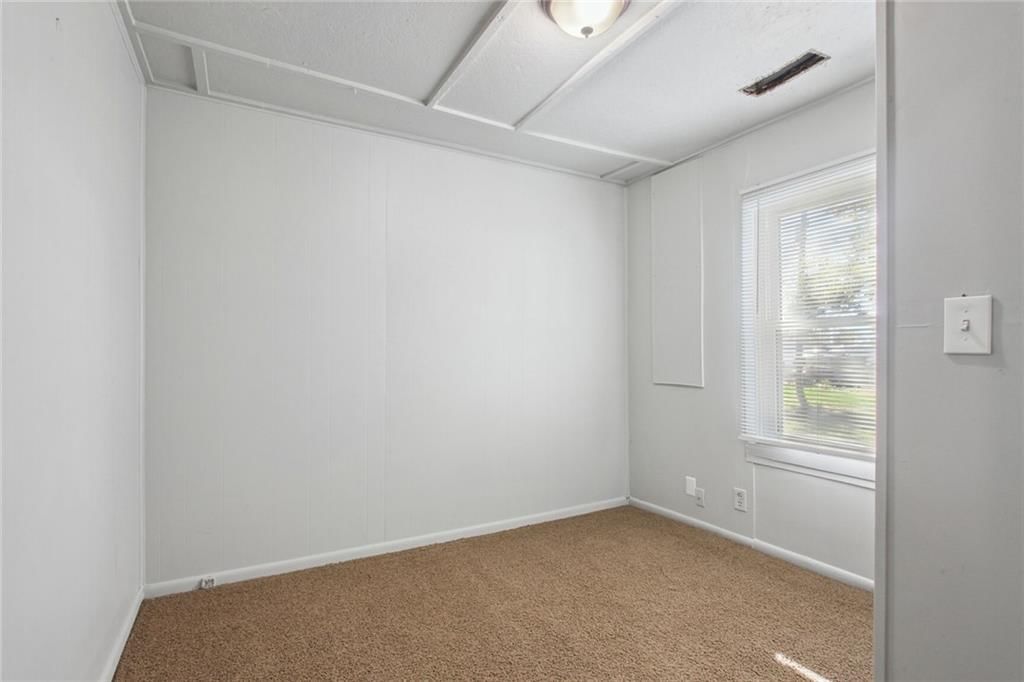 Photo 13 of 16 - 325/327 E Park Street