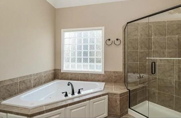 Photo 11 of 22 - 14301 BEVERLY Street