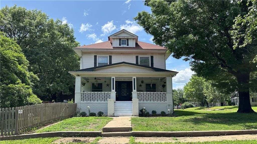 309 College Street, Paola, KS