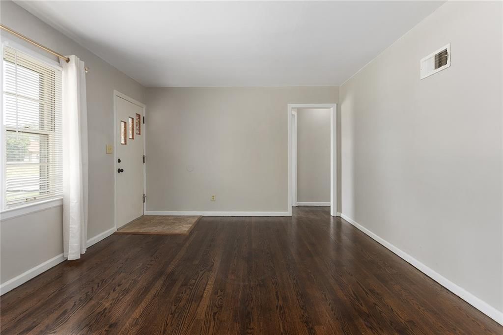 5921 Lexington Avenue — photo 13