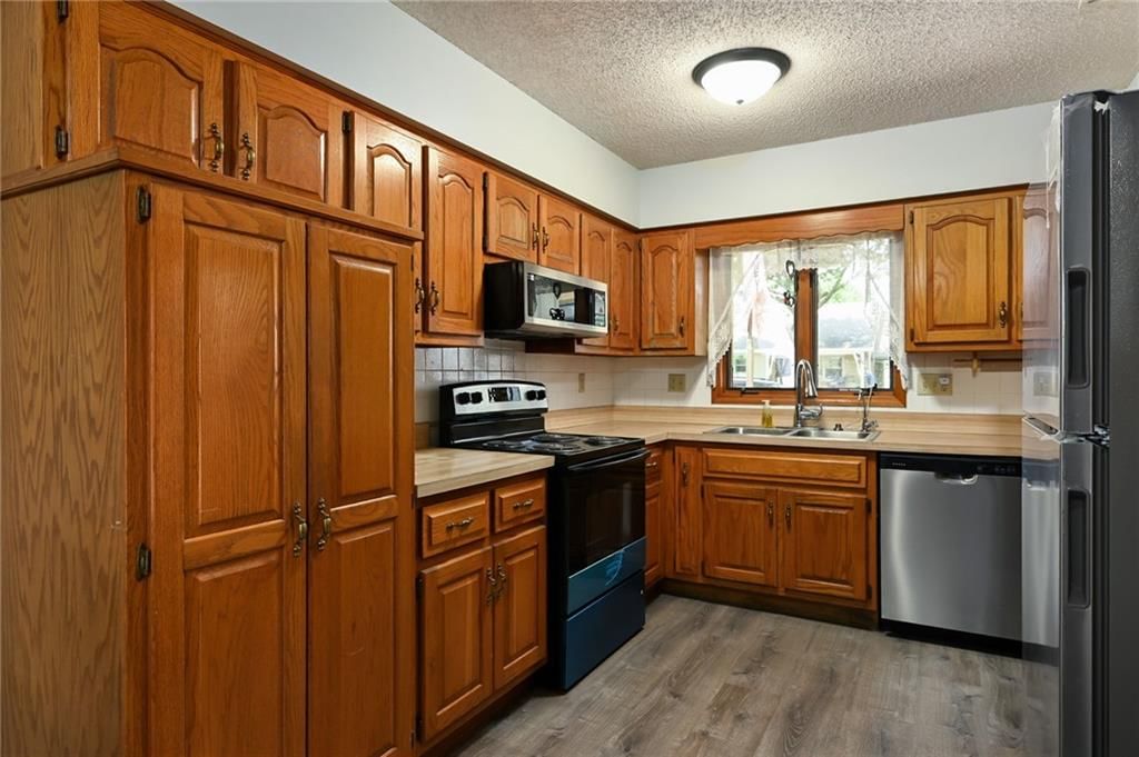 Photo 5 of 16 - 8205 E 189th Terrace