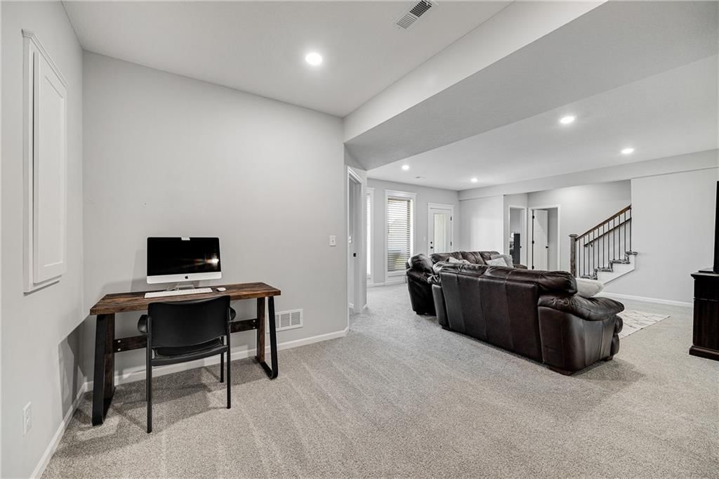 1296 NW Lindenwood Drive — photo 29