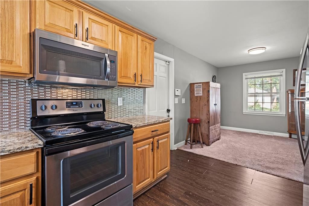 Photo 5 of 28 - 8315 Laurel Avenue