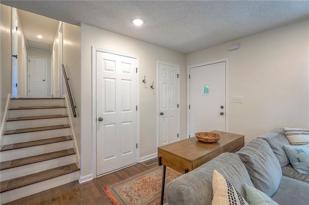 Photo 5 of 43 - 1605 NE Northaven Drive