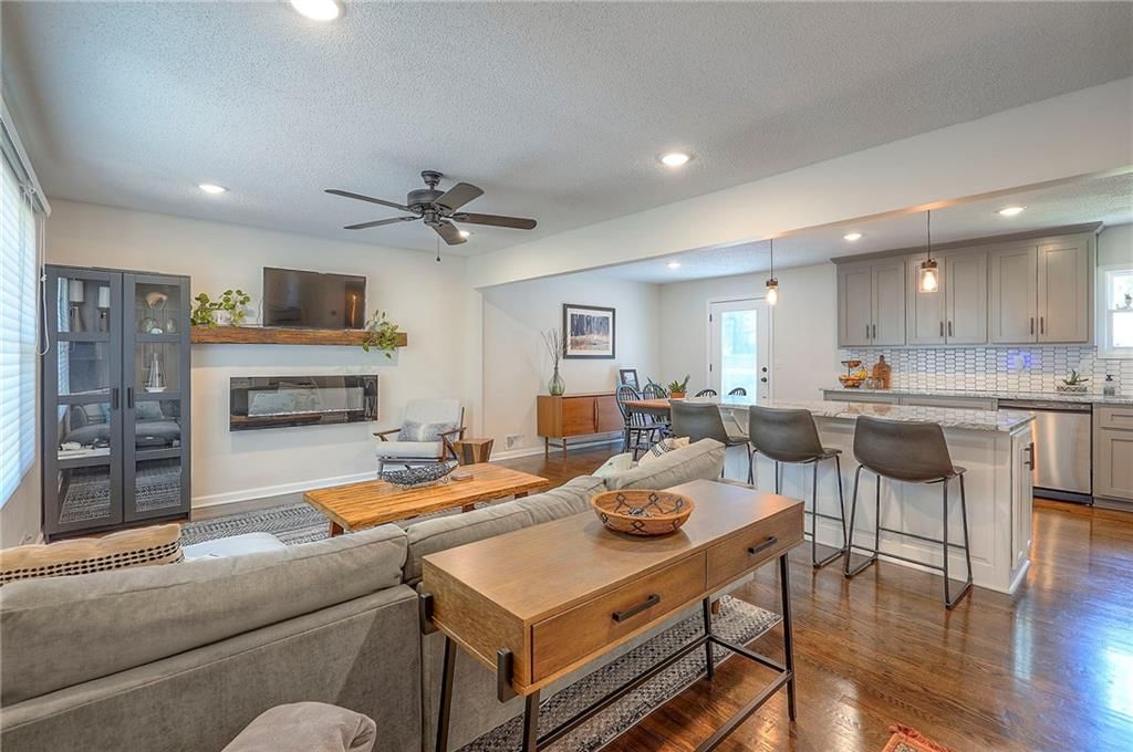 Photo 7 of 43 - 1605 NE Northaven Drive