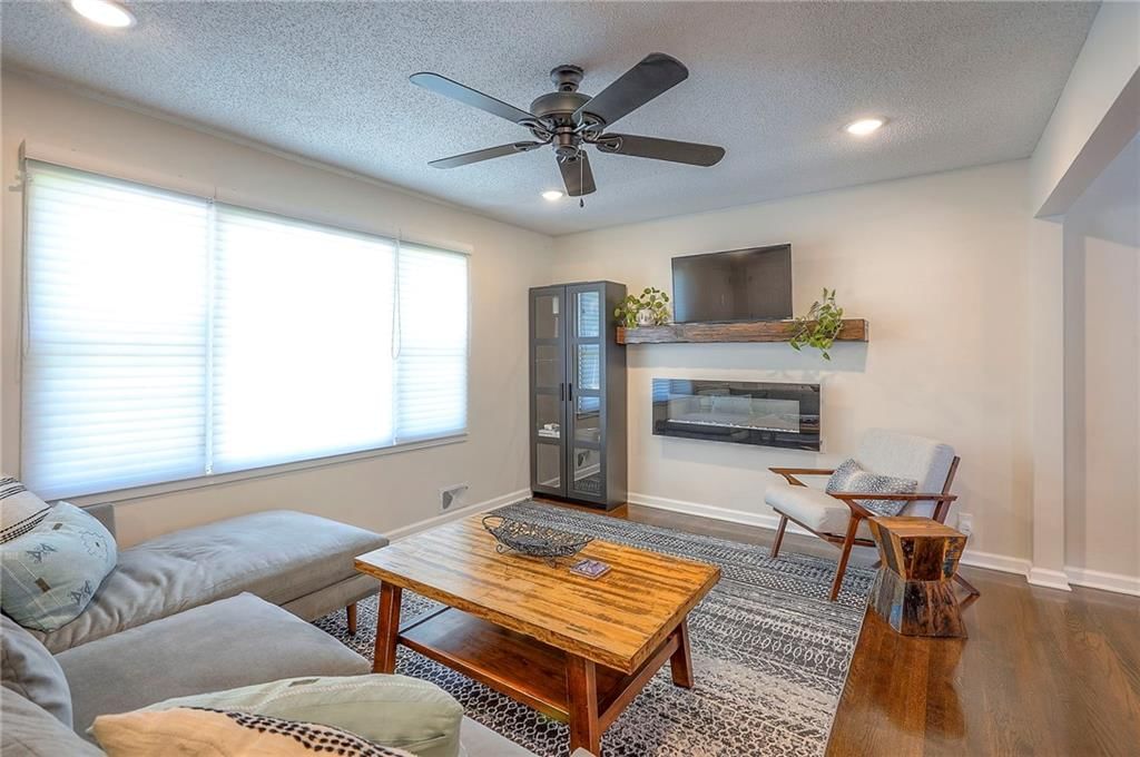 Photo 9 of 43 - 1605 NE Northaven Drive