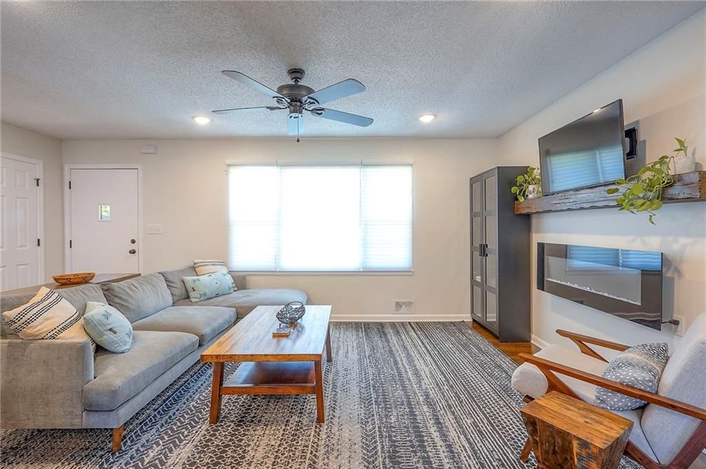 Photo 10 of 43 - 1605 NE Northaven Drive