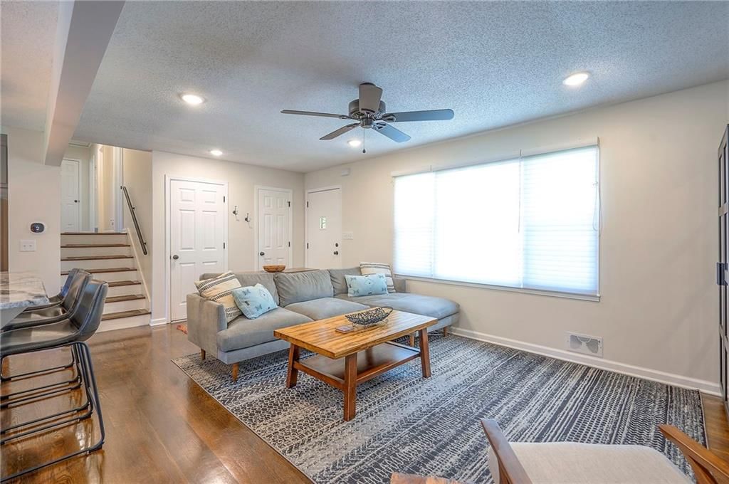 Photo 11 of 43 - 1605 NE Northaven Drive