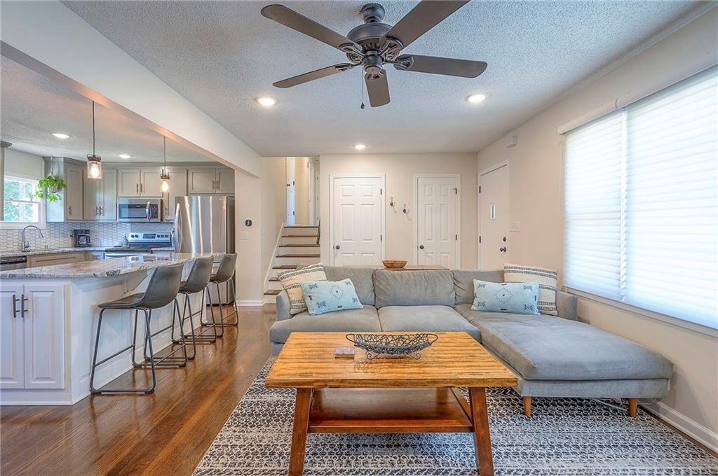 Photo 12 of 43 - 1605 NE Northaven Drive