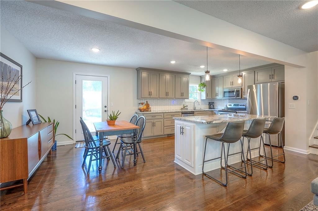 Photo 15 of 43 - 1605 NE Northaven Drive