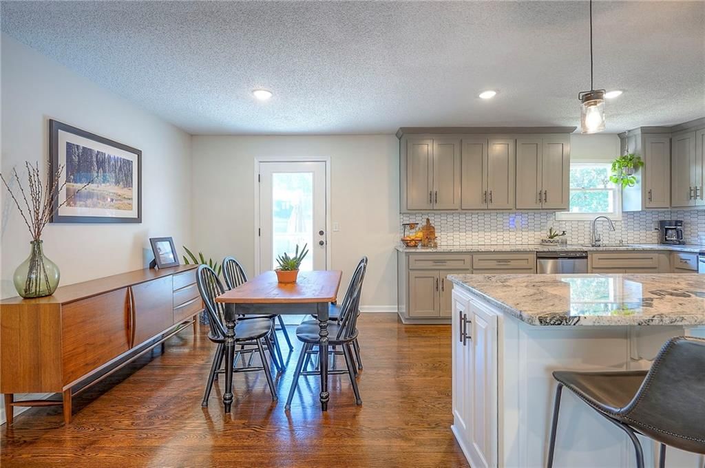 Photo 16 of 43 - 1605 NE Northaven Drive