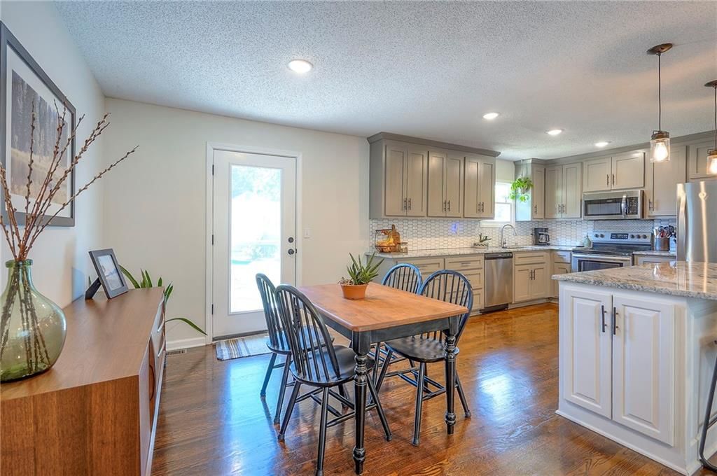 Photo 17 of 43 - 1605 NE Northaven Drive