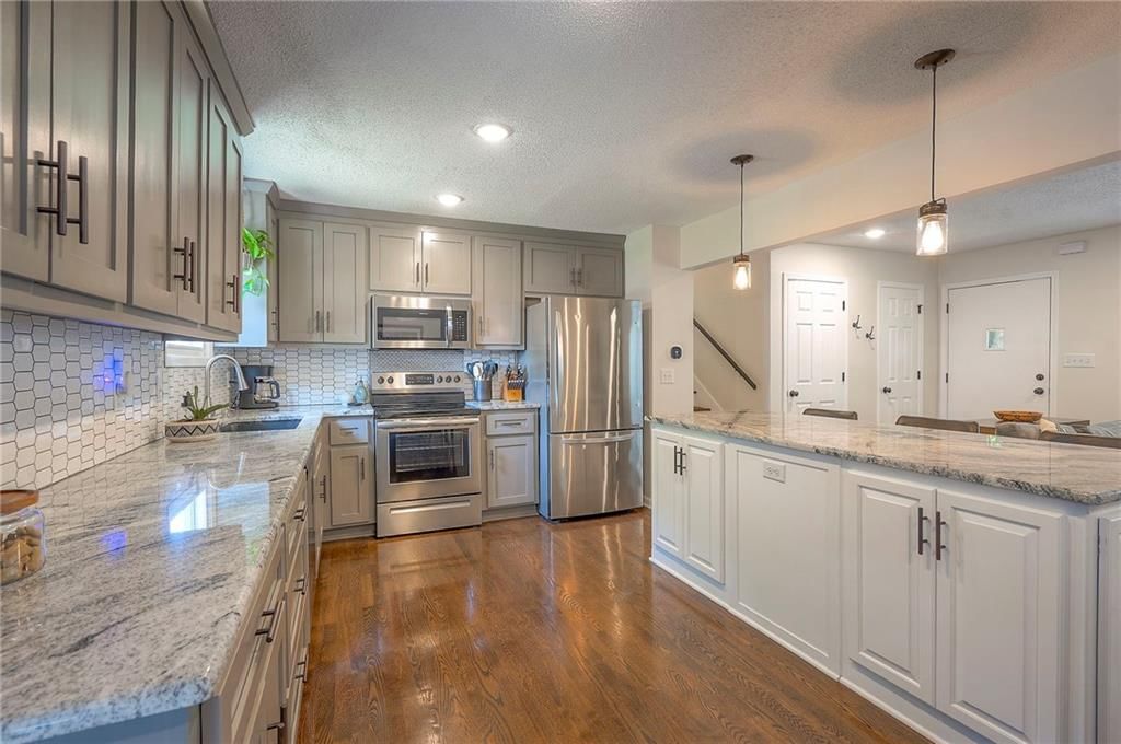 Photo 19 of 43 - 1605 NE Northaven Drive