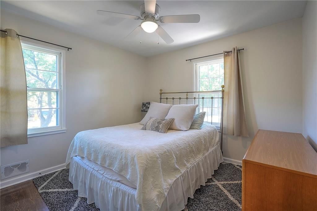 Photo 32 of 43 - 1605 NE Northaven Drive