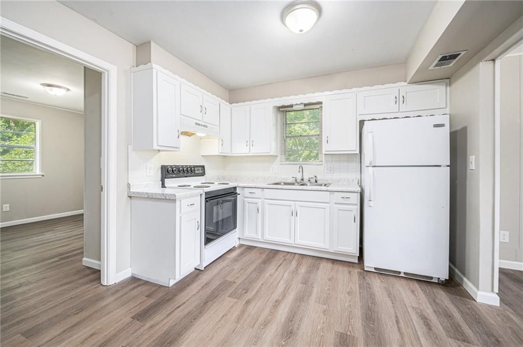 Photo 7 of 21 - 900 E Frederick Road