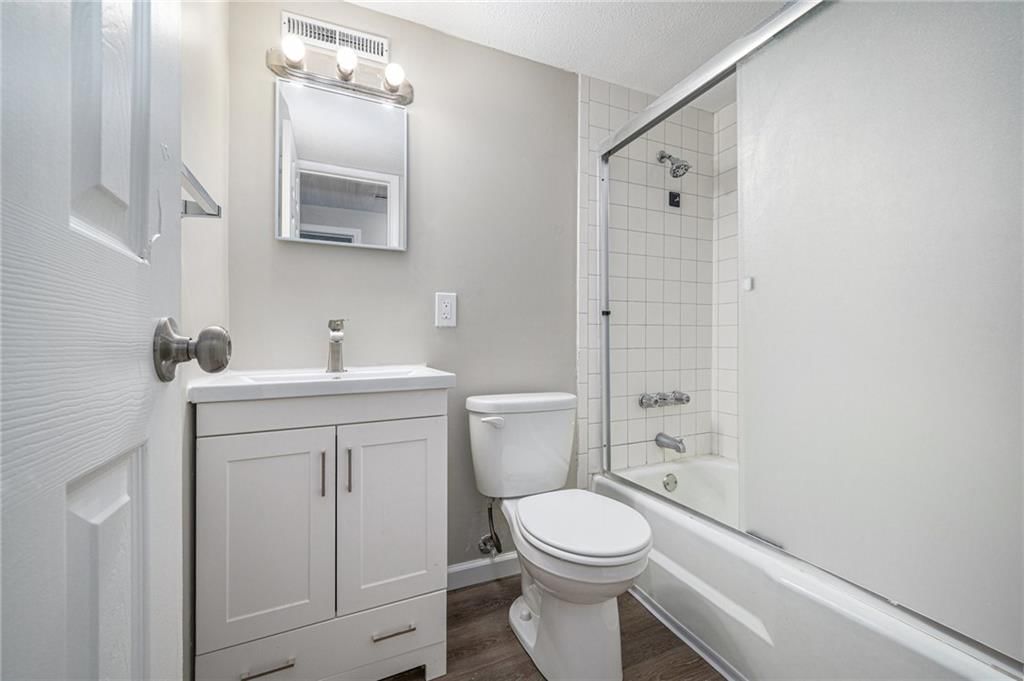 Photo 9 of 21 - 900 E Frederick Road