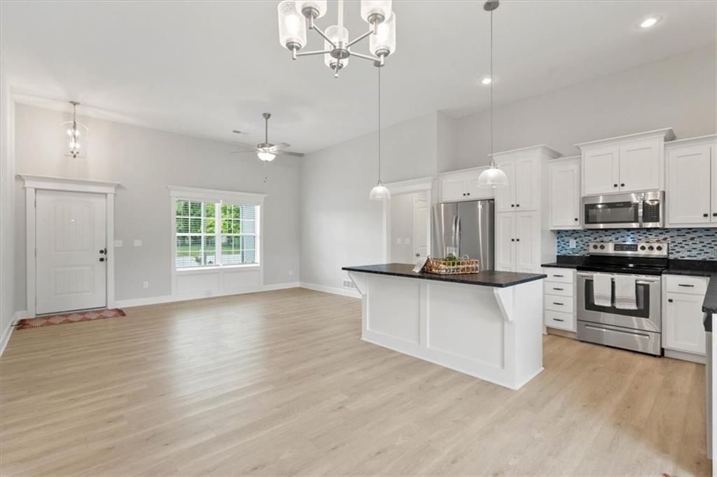 213 S DALTON Drive — photo 5