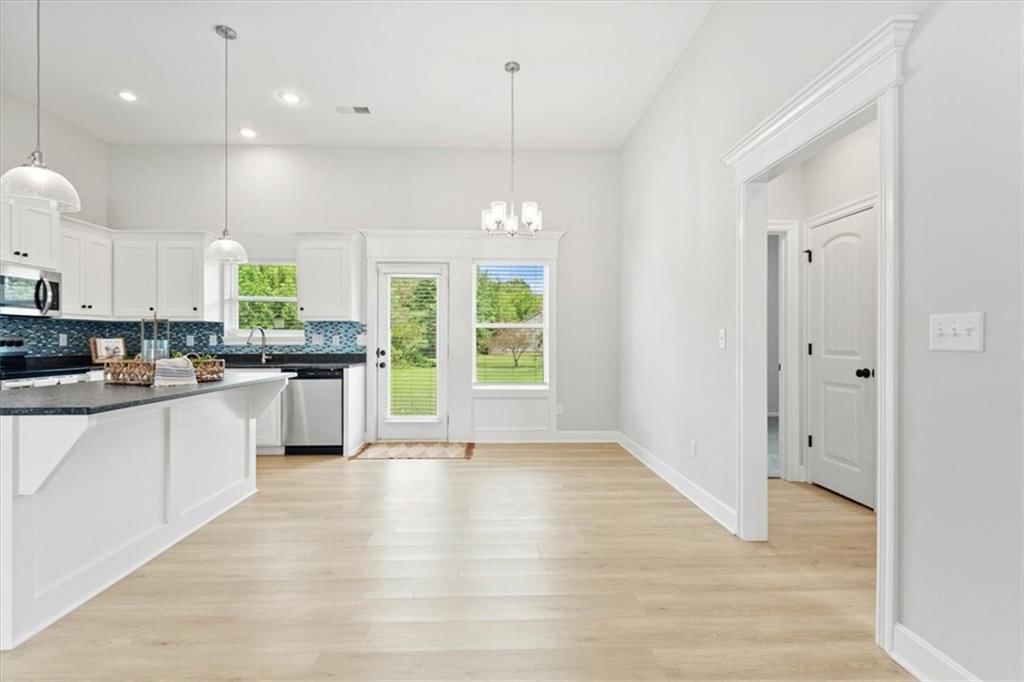 213 S DALTON Drive — photo 10