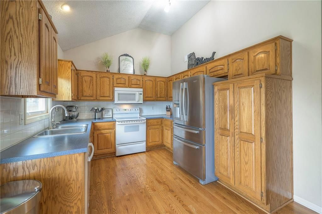 Photo 18 of 41 - 21509 W 52nd Street