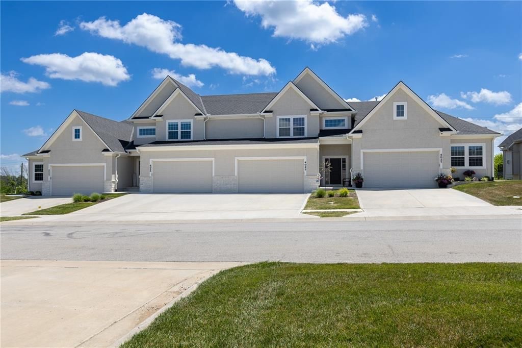 Photo 2 of 38 - 4025 NE Sagamore Drive