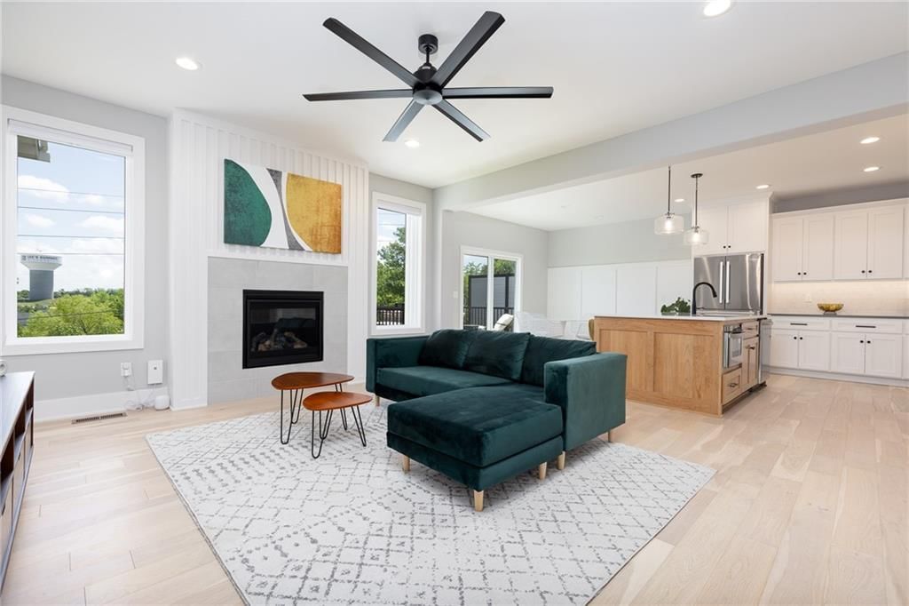 Photo 5 of 38 - 4025 NE Sagamore Drive