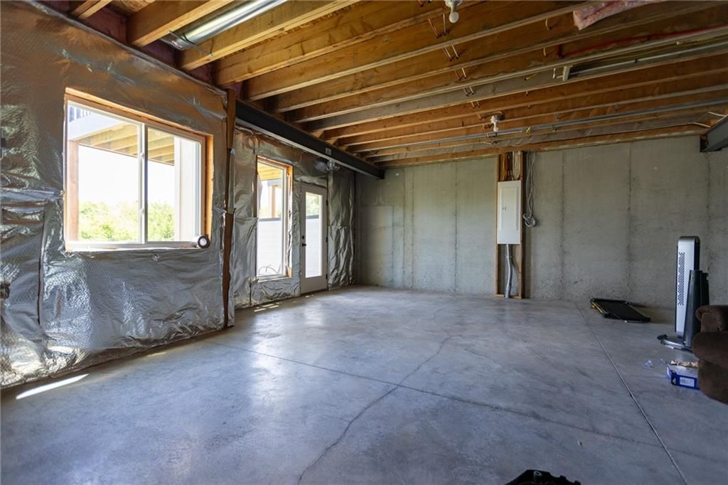 Photo 33 of 38 - 4025 NE Sagamore Drive