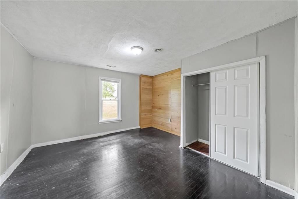 Photo 8 of 24 - 6103 E 84th Street