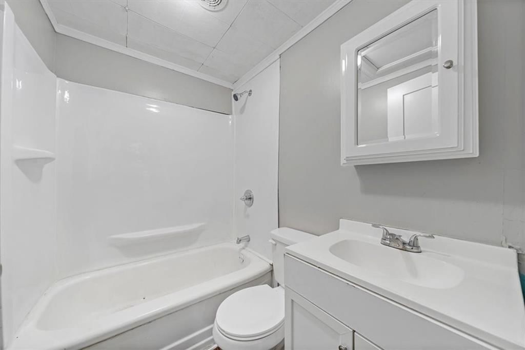 Photo 10 of 24 - 6103 E 84th Street
