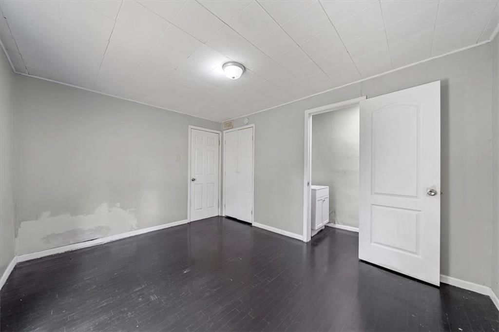 Photo 12 of 24 - 6103 E 84th Street
