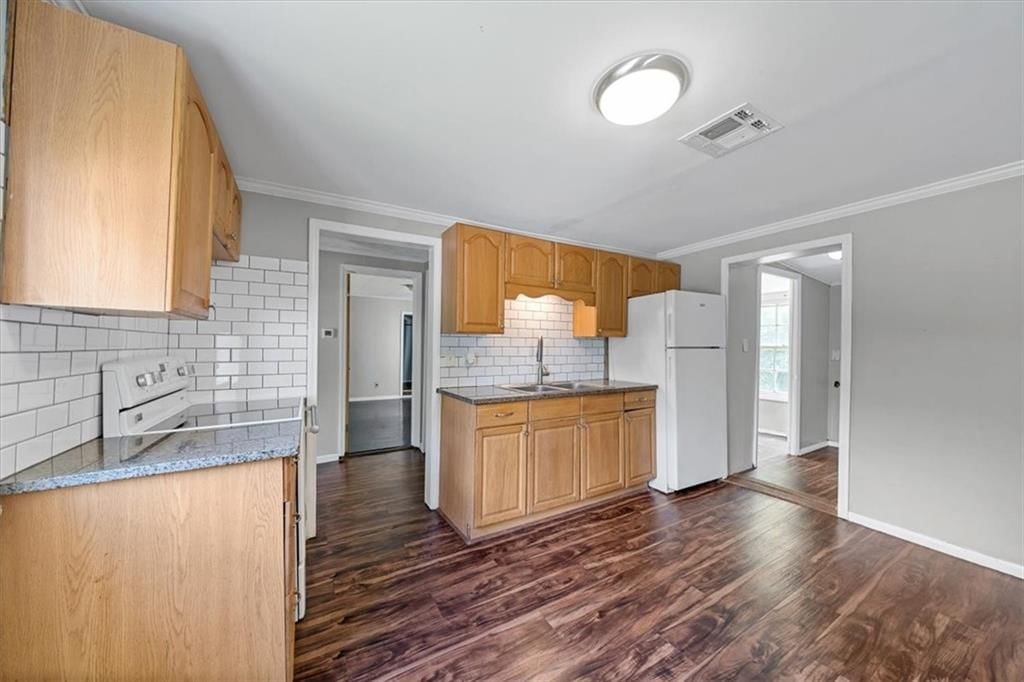 Photo 15 of 24 - 6103 E 84th Street