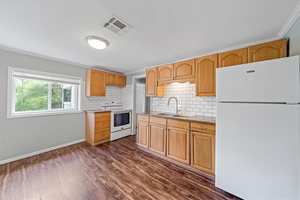 Photo 16 of 24 - 6103 E 84th Street
