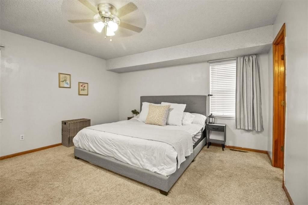 Photo 12 of 23 - 2316 NW Acorn Drive