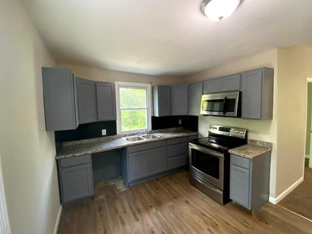Photo 5 of 12 - 2928 Roosevelt Street