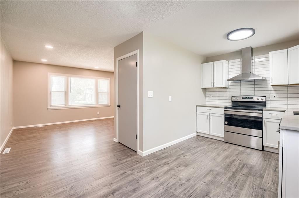 11037 Booth Avenue — photo 11