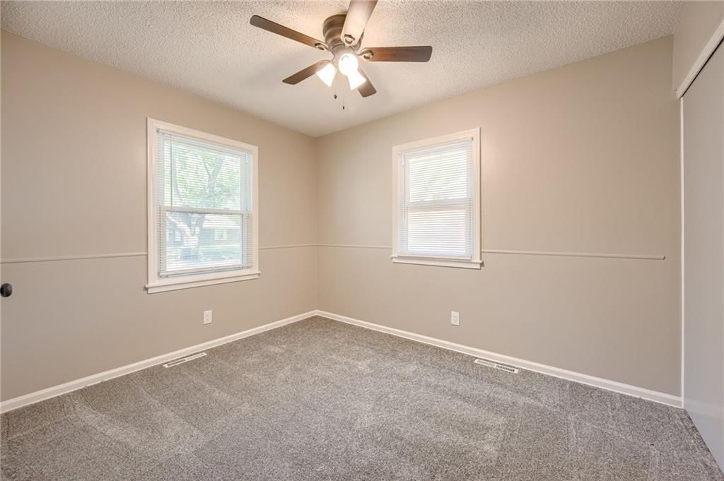 11037 Booth Avenue — photo 15