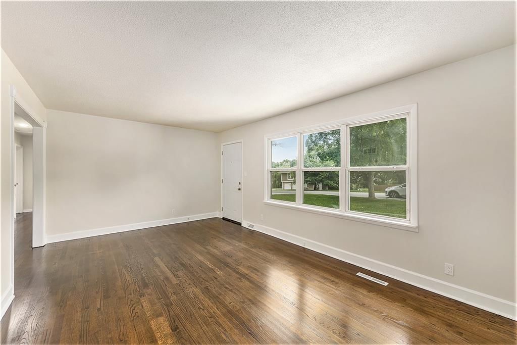 Photo 8 of 21 - 5013 N Fremont Avenue