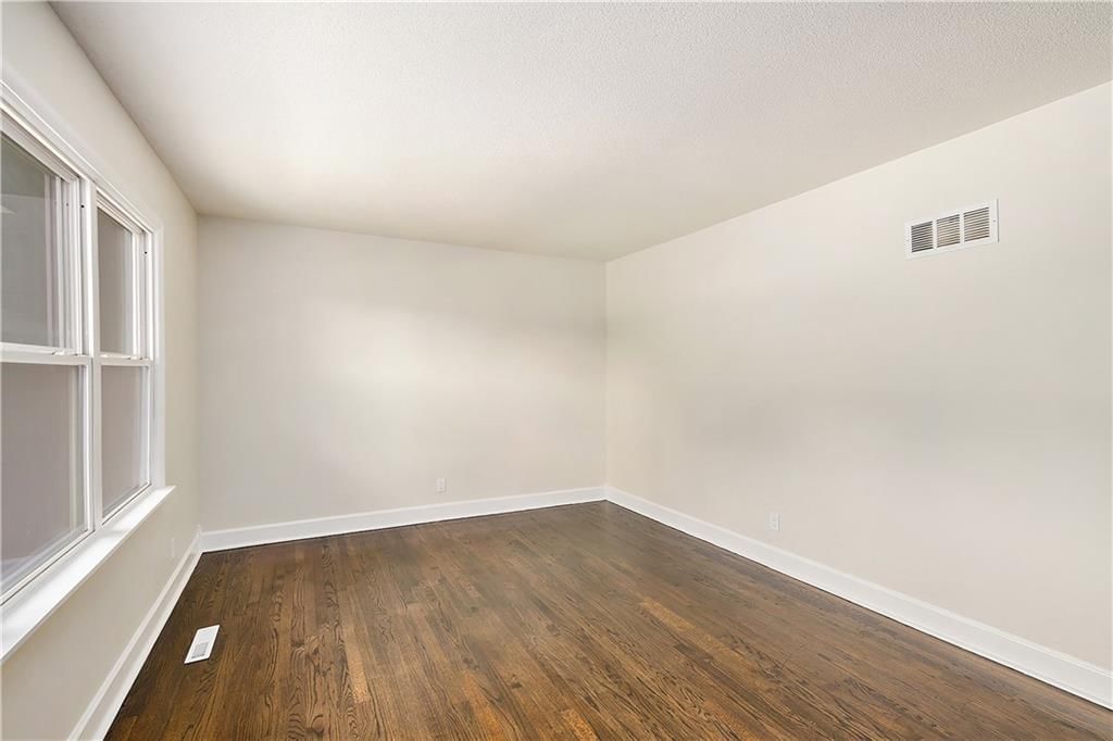 Photo 9 of 21 - 5013 N Fremont Avenue