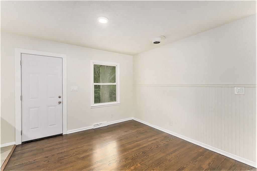 Photo 10 of 21 - 5013 N Fremont Avenue