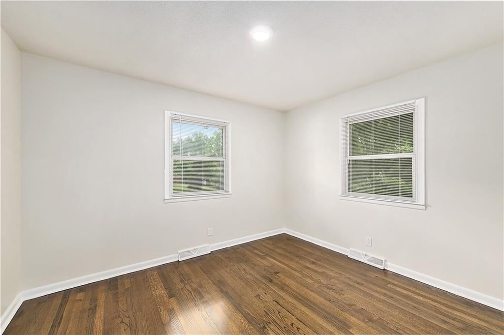Photo 16 of 21 - 5013 N Fremont Avenue