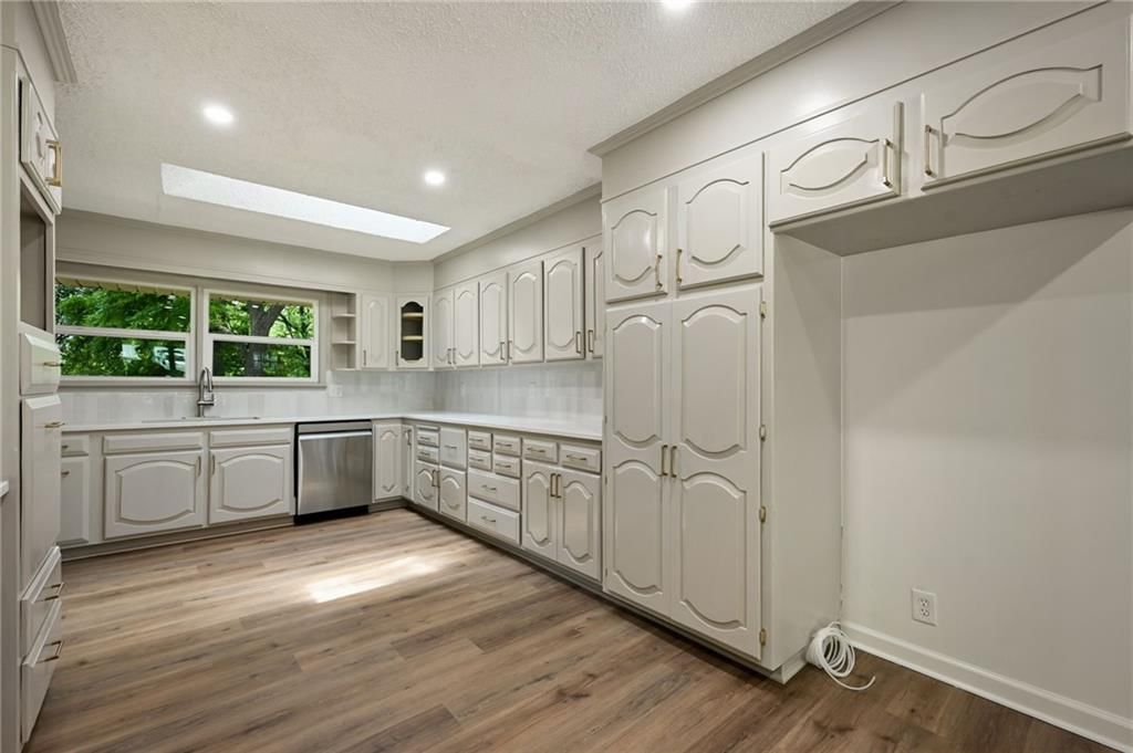 Photo 8 of 26 - 2415 E 126th Street