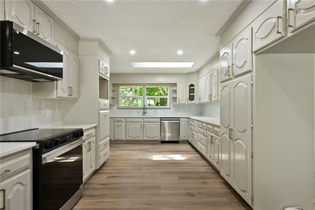 Photo 9 of 26 - 2415 E 126th Street
