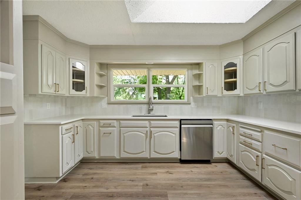 Photo 12 of 26 - 2415 E 126th Street