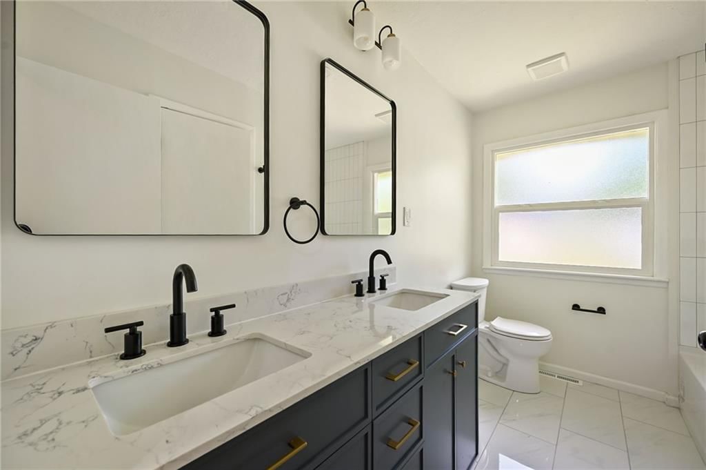 Photo 18 of 26 - 2415 E 126th Street