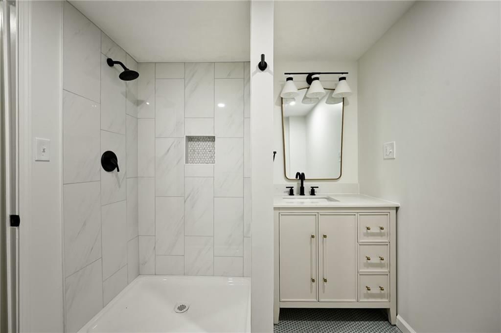 Photo 23 of 26 - 2415 E 126th Street