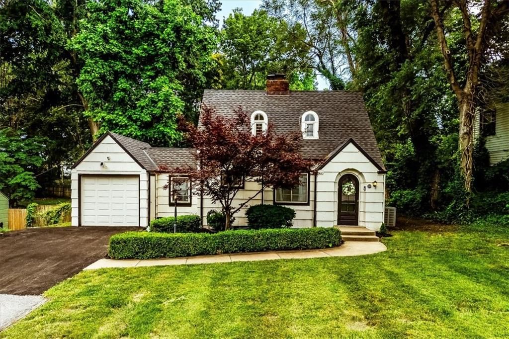 Photo 4 of 49 - 209 NE Briarcliff Parkway
