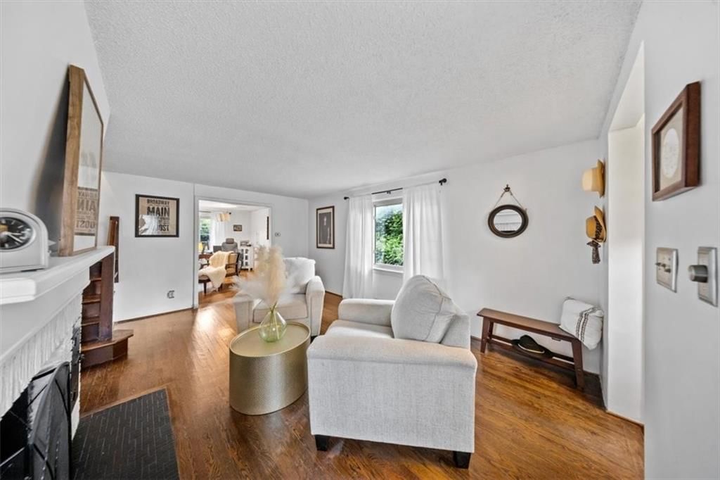 Photo 10 of 49 - 209 NE Briarcliff Parkway