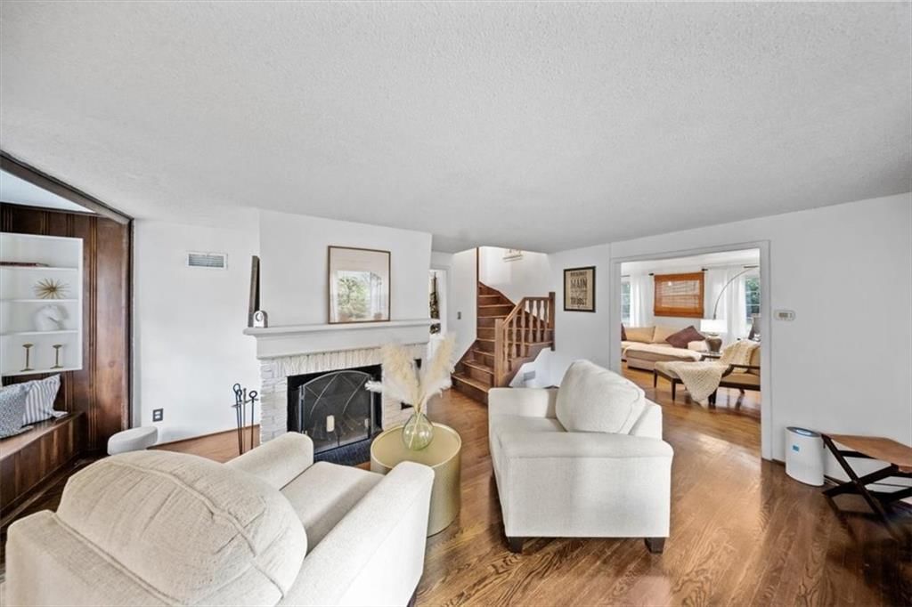 Photo 11 of 49 - 209 NE Briarcliff Parkway