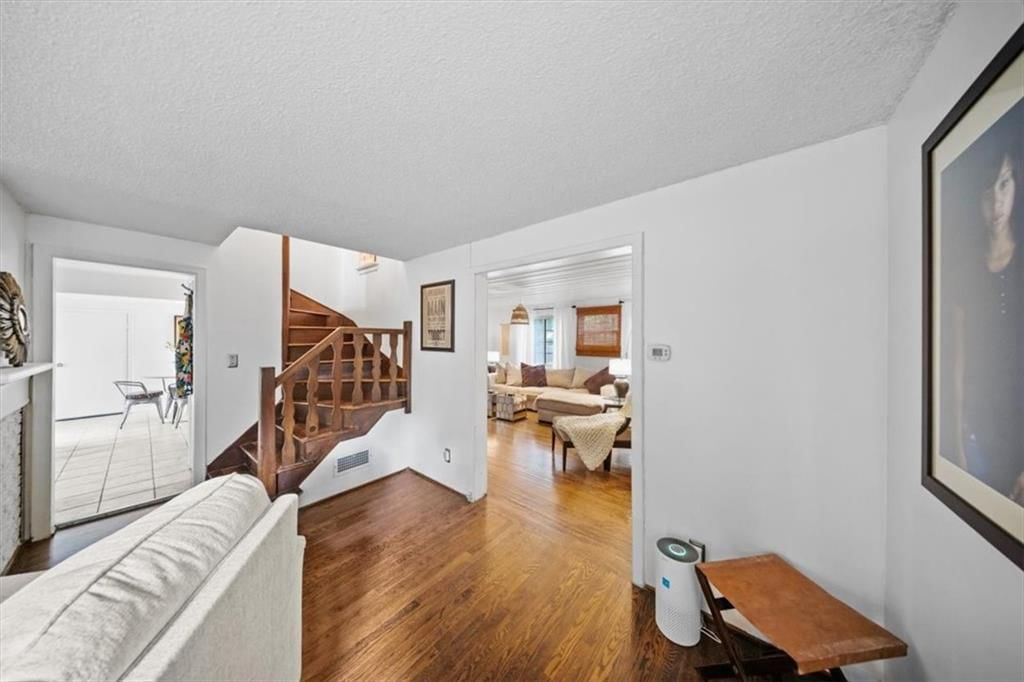 Photo 14 of 49 - 209 NE Briarcliff Parkway