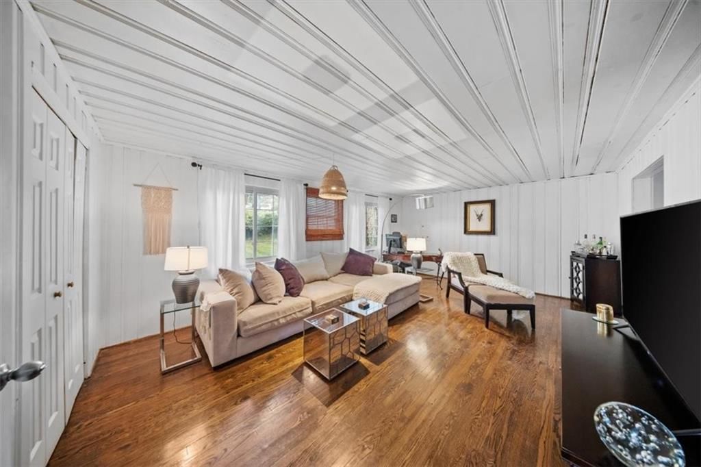 Photo 17 of 49 - 209 NE Briarcliff Parkway